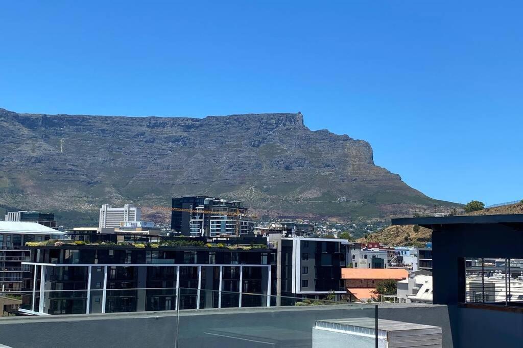 Modern In The Docklands, De Waterkant, Stunning Views, Gorgeous Pool Deck