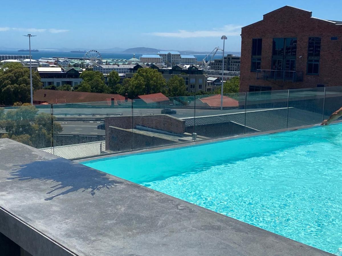 Modern In The Docklands, De Waterkant, Stunning Views, Gorgeous Pool Deck Apartamento