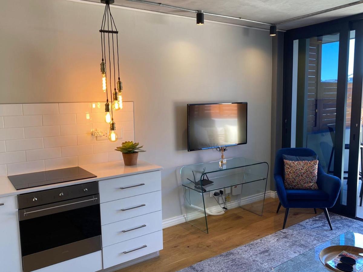 Modern In The Docklands, De Waterkant, Stunning Views, Gorgeous Pool Deck