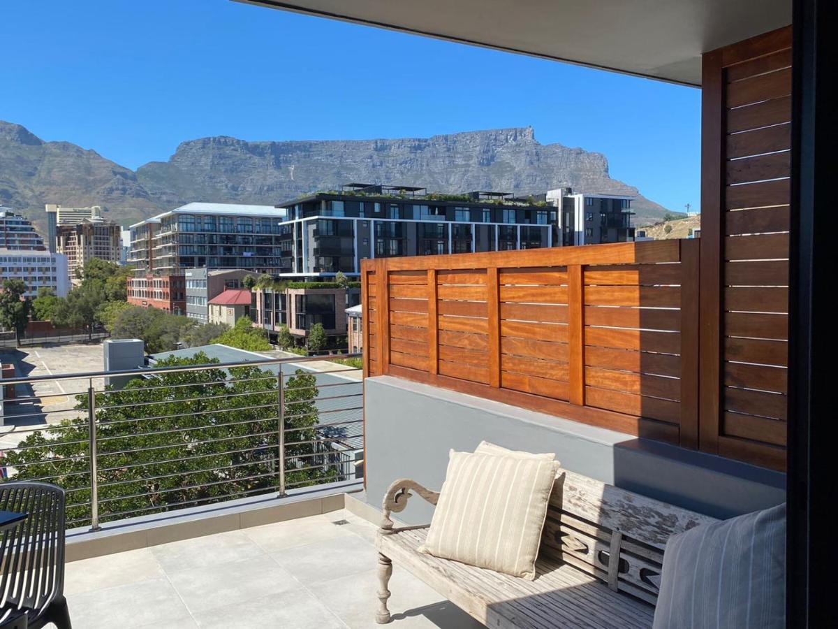 Modern In The Docklands, De Waterkant, Stunning Views, Gorgeous Pool Deck *