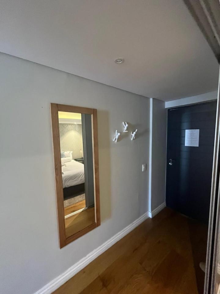 Apartamento Modern In The Docklands, De Waterkant, Stunning Views, Gorgeous Pool Deck