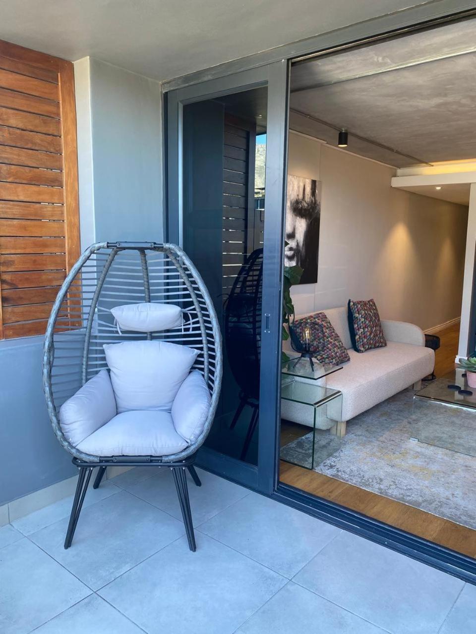 Modern In The Docklands, De Waterkant, Stunning Views, Gorgeous Pool Deck